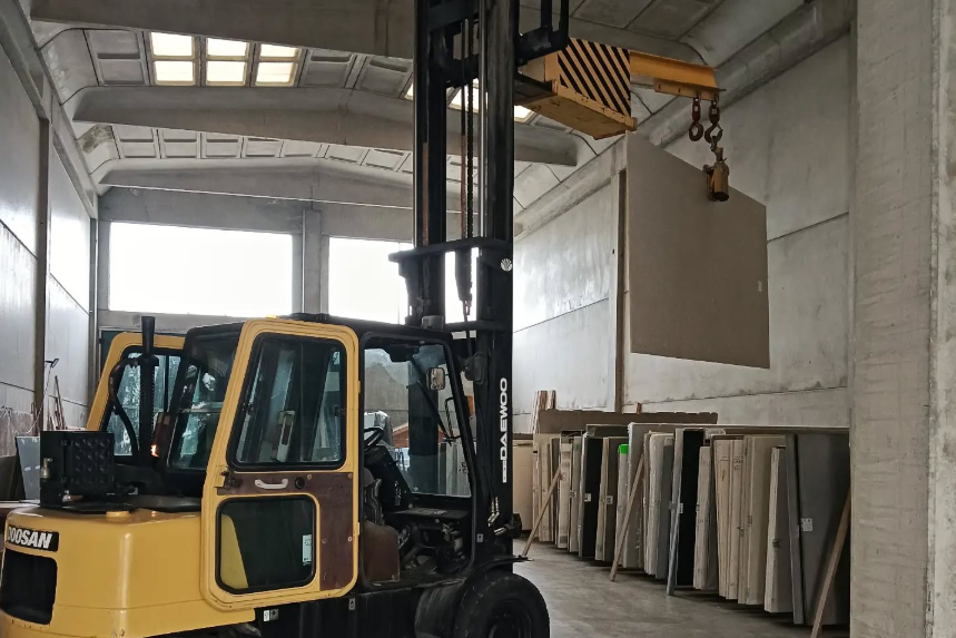 magazzino a disposizione